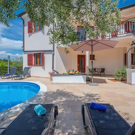 Apartament Lara