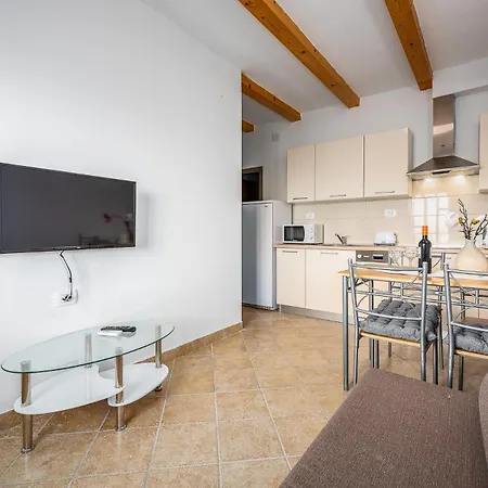Apartament Lara *