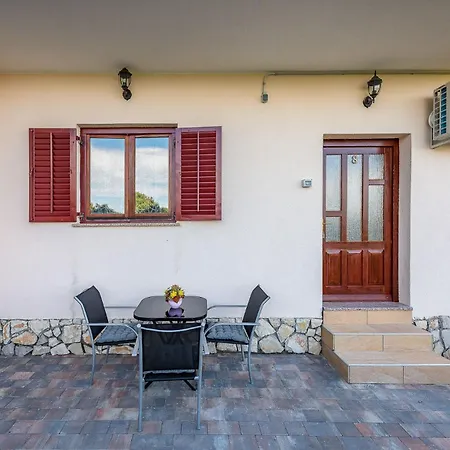 Lara Drenje Drenje (Istria)