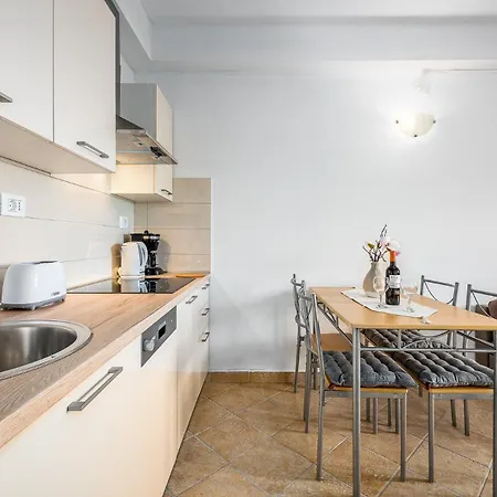 Lara Drenje Apartment *