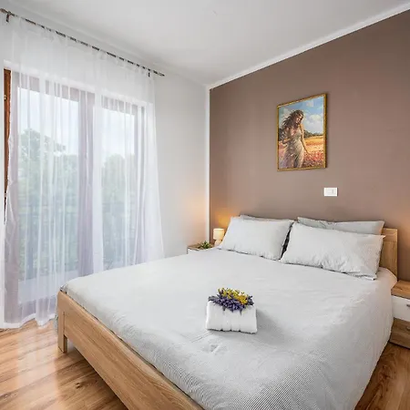 Apartment Lara Drenje *