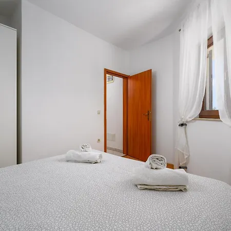Lara * Drenje (Istria)