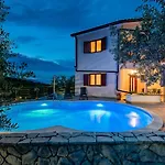 Lara Apartman