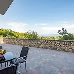 Apartman Lara *