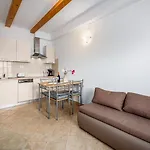 Apartman Lara *