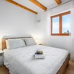 Apartman Lara
