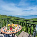Apartman Lara *