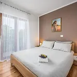 Apartman Lara *